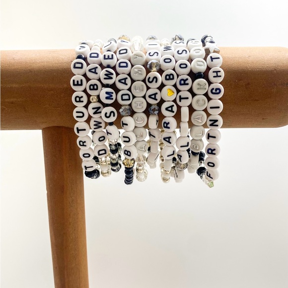 TAYLOR SWIFT TTPD FRIENDSHIP BRACELETS- Pack of 10 bracelets 🖤✨ - Picture 6 of 6